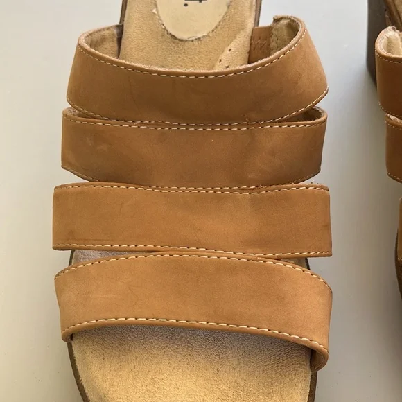 EUC White Mountain Size 10 W women’s 3 inch heel tan sandals, barely wor… - Picture 3 of 9